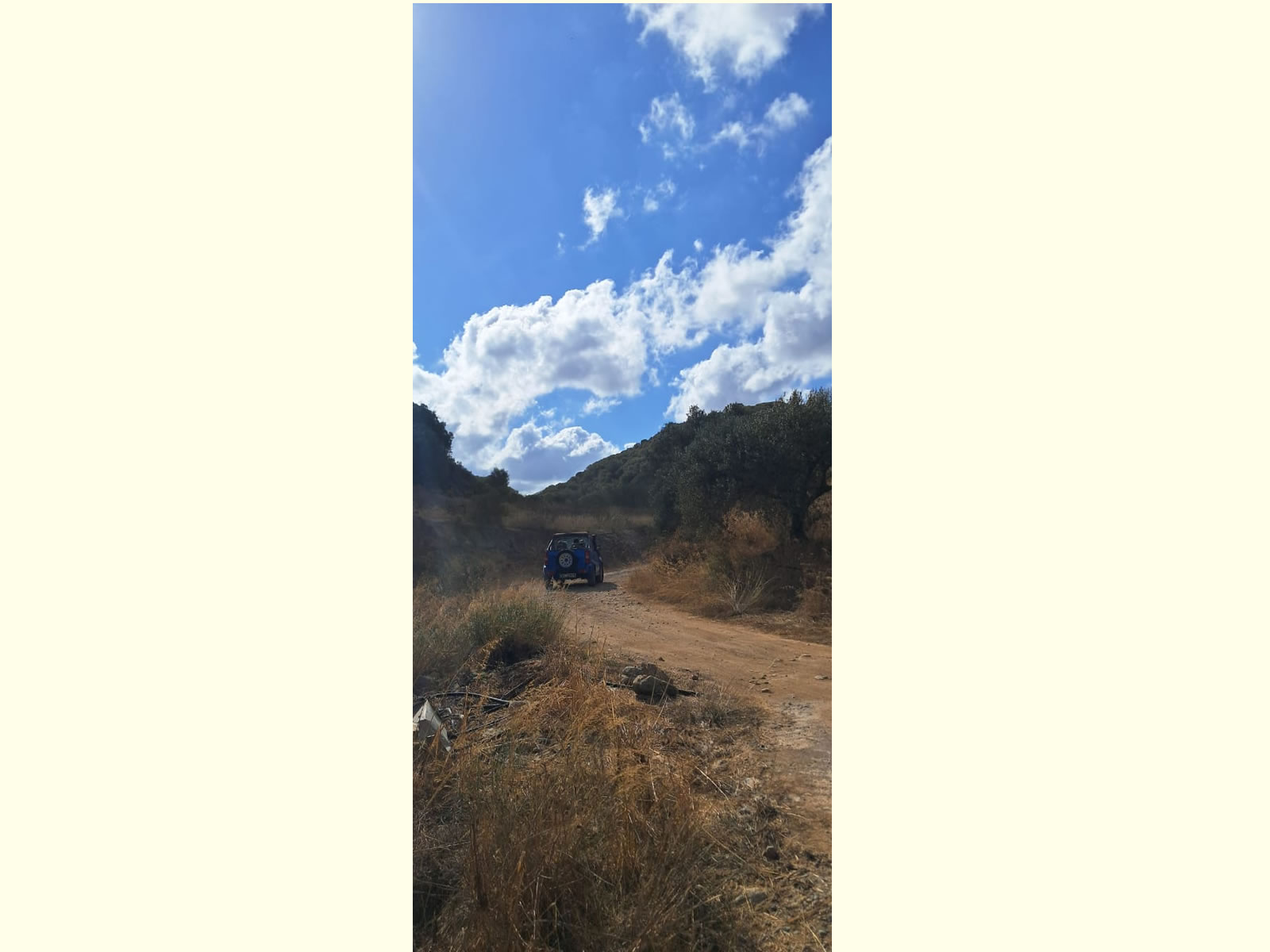 Jeep Safari Crète Eye of the Shepherd avec Eye Travel Excursions sur une piste dans la campagne crétoise